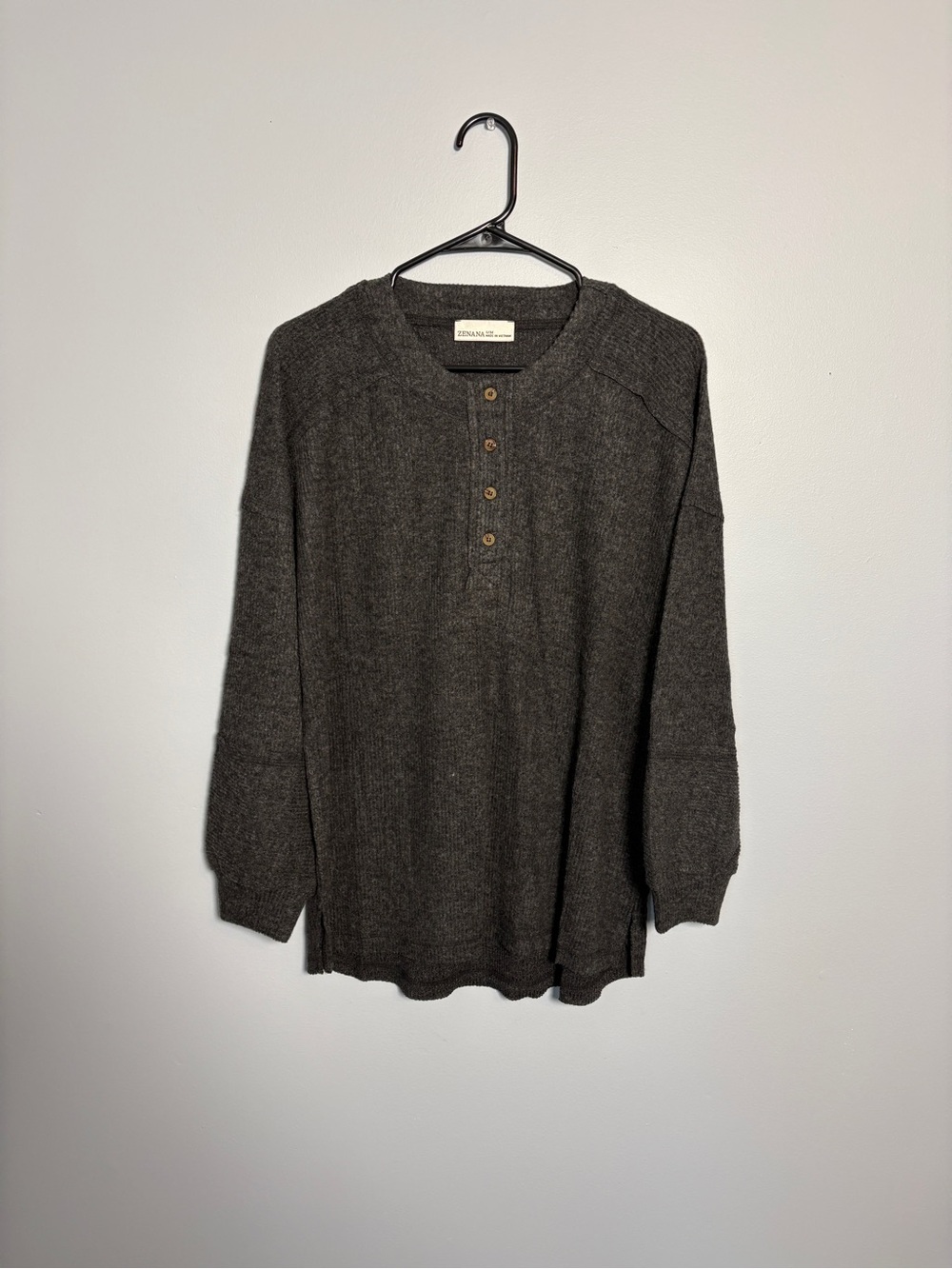 NWOT Zenana Outfitters Women’s Charcoal Crewneck Henley Sweater